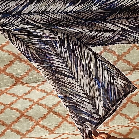 Banana Republic 3/4 Sleeve Blouse - Picture 2 of 5